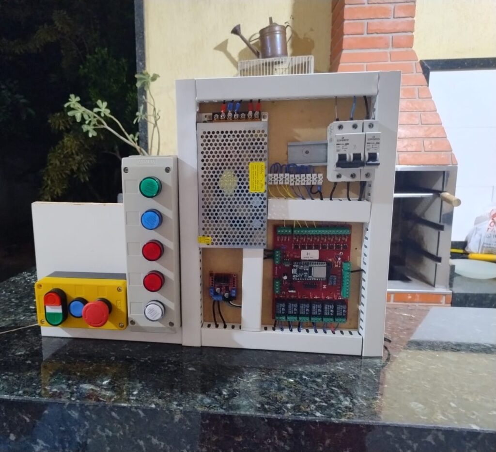 Protótipo do sistema transelevador HF-006 para automação logística com ESP32