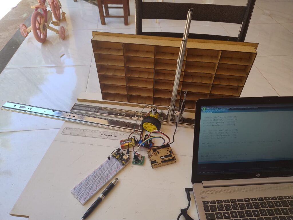 Protótipo do sistema transelevador HF-006 para automação logística com ESP32