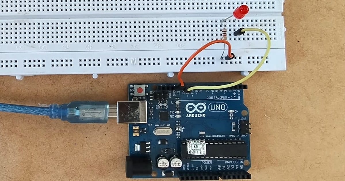  LED Piscar com Arduino Uno 